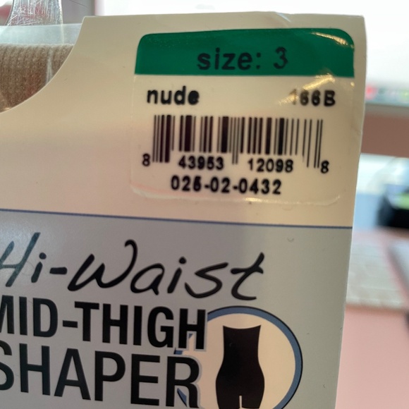 Hi-Waist Mid-Thigh Shaper - Picture 5 of 6